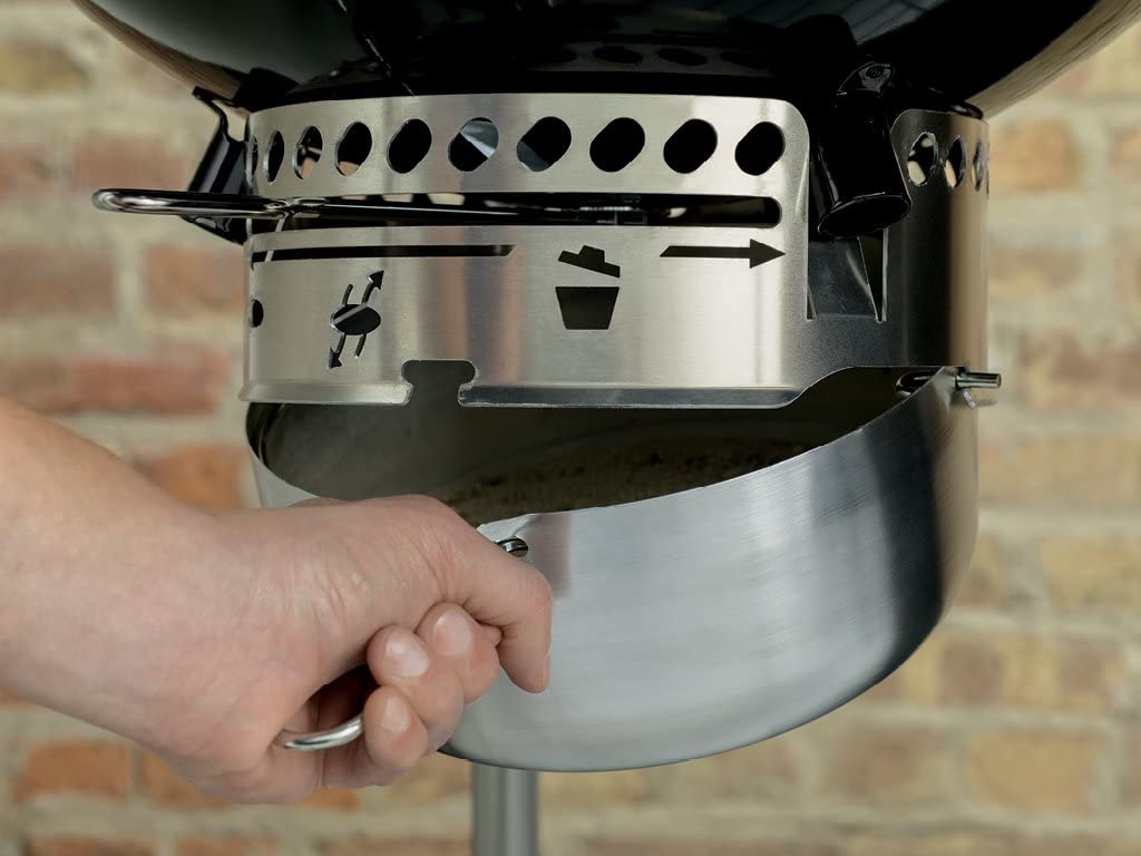 One touch easy cleaning system Weber 15501001 Performer Deluxe Charcoal Grill review